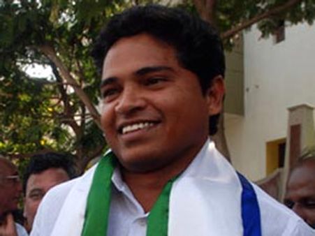 కావూరిపై దాడి: మాజీ ఎమ్మెల్యే రాజేష్ అరెస్టు