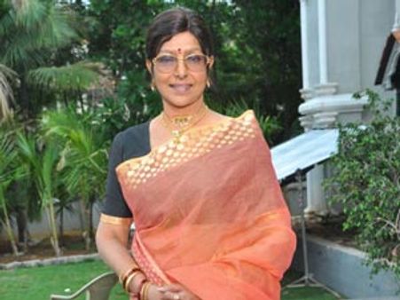 నటిగా రాణించా, రాజకీయాల్లో కాలేదు: శారద