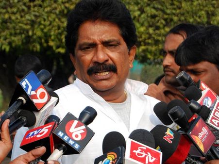 ప్రభుత్వం కూలుతుంది: సబ్బం, వ్యతిరేకిస్తాం: ఆనం