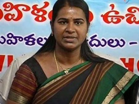 సమావేశంలో కంటతడి పెట్టిన మాజీ మేయర్ కార్తీక రెడ్డి