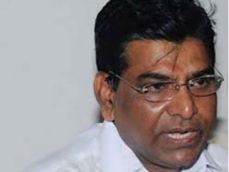 ఆటోవాలాగా ఎంపీ నామా: గాడిదనెక్కి బంగి అనంతయ్య