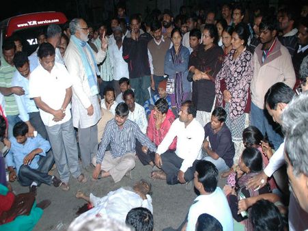 రోడ్డు ప్రమాదంలో ఆకుల భూమయ్య దుర్మరణం