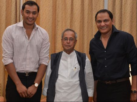 ప్రణబ్‌ వద్దకు క్యూ, అజహర్ భేటీ: కెసిఆర్, బాబు కూడా