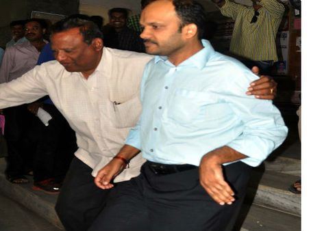  వంద కోట్లకు పైగా మోసం: జ్యువెల్లర్స్ ఓనర్ అరెస్ట్