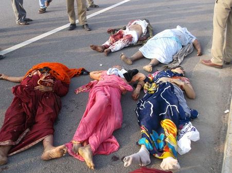 తుక్కుగుడా ప్రమాదం: ఇలా మృత్యుఒడిలోకి (పిక్చర్స్)