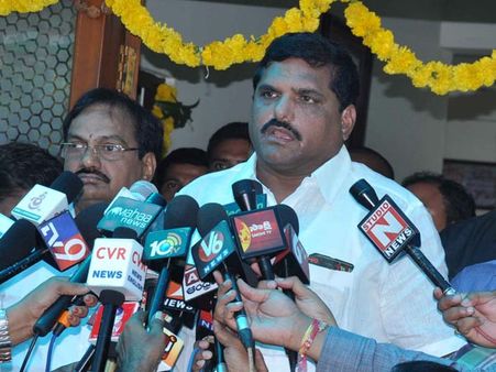 బొత్స ప్రకటన కలకలం: కాంగ్రెస్‌ను వీడేది వీరేనా?