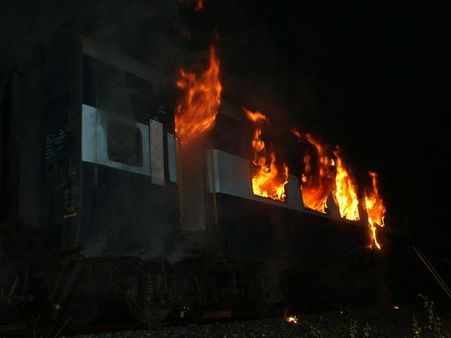 నాందేడ్ - బెంగళూర్ రైల్లో మంటలు: 26 మంది మృతి