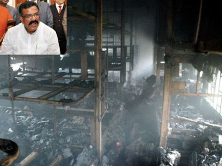 షార్ట్ సర్క్యట్ వల్ల రైలు ప్రమాదం!: మంత్రి కోట్ల కంటతడి