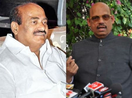 కాంగ్రెస్‌లో ఉండను: జెసి, చూస్తానన్న టిజి వెంకటేష్