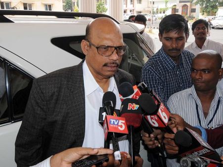 రిజైన్ చేసి అడగండి: టి మంత్రులకు టిజి, కిరణ్‌పై కొండ్రు