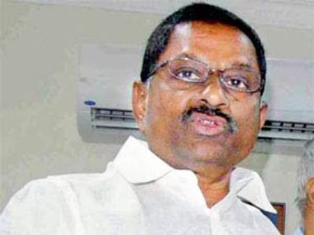 కిరణ్ అధిష్టానాన్ని ఫుట్‌బాల్ ఆడుతున్నారు: డిఎల్