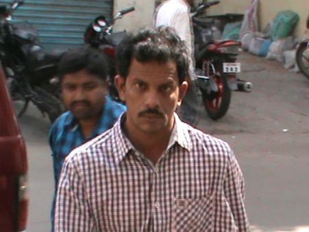 చెల్లితో వెళ్తుంటే ముద్దుపెట్టి, తర్వాత కూడా: టెక్కీఇతనే!