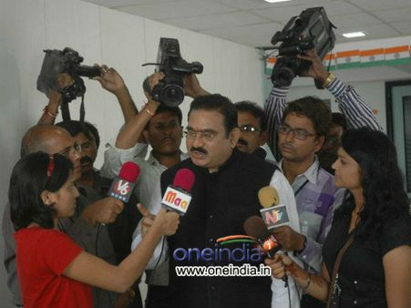 సరంజామా కావాలి: జైపాల్‌కి ఏరాసు కౌంటర్, తెలివుంటే