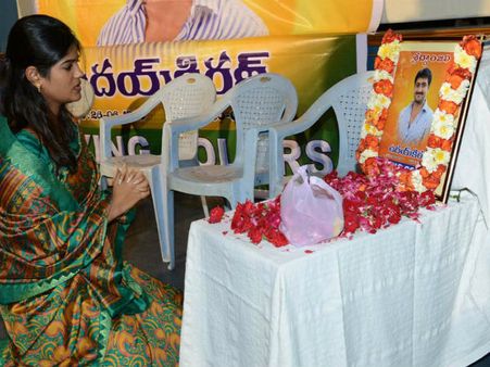 తెలిస్తే ఇలా జరక్కపోయేది: ఉదయ్ కిరణ్ మృతిపై భార్య