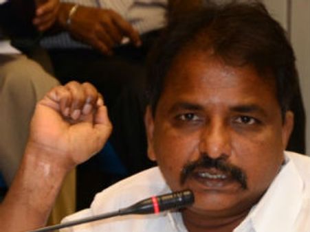 అద్దెకుండాలా, కెసిఆర్‌ది ప్రైవేట్ కంపెనీ: శైలజానాథ్