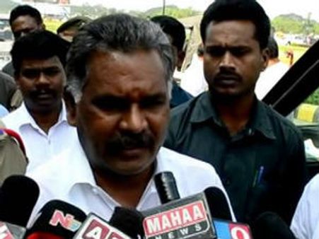 సీమాంధ్ర మంత్రి వ్యాఖ్యలకు తెరాస మద్దతు, టిడిపి నో