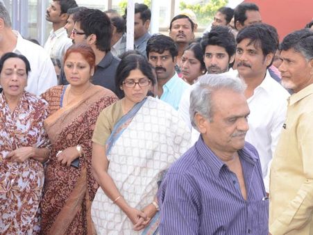 అక్కినేనిపై బాబు, కృష్ణంరాజు: బాబు, ఏడ్చిన జయసుధ