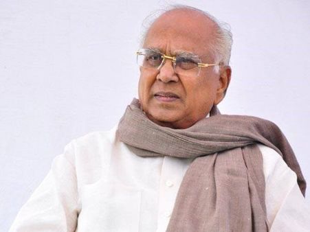 పరిమితులెరిగిన అక్కినేని: రాజకీయాలకు దూరమే