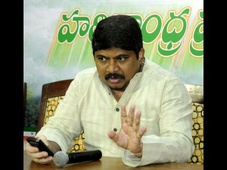  వైయస్ బతికుంటే ఒప్పుకునేవారు: కిరణ్‌పై పొన్నం ఫైర్