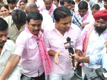 అంకెల గారడీ, మభ్యపెట్టారు: కిరణ్ రెడ్డిపై కెటిఆర్