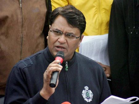 కేజ్రివాల్ నియంతే, రెఫరెండం చేపట్టాలి: బహిష్కృత నేత