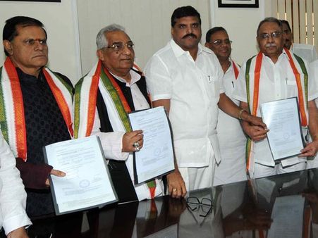 ఆరు సీట్లకు ఎనిమిది నామినేషన్లు (పిక్చర్స్)