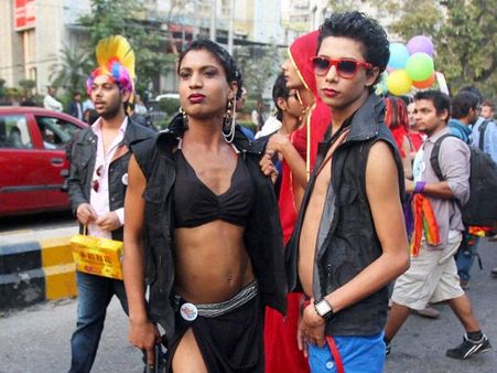 గే సెక్స్ నేరమే: పిటిషన్లను తిరస్కరించిన సుప్రీం కోర్టు