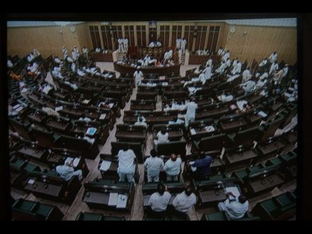 కిరణ్‌కు 'హోం' ట్విస్ట్: ప్లాన్ ప్రకారమే సభకు అడ్డు