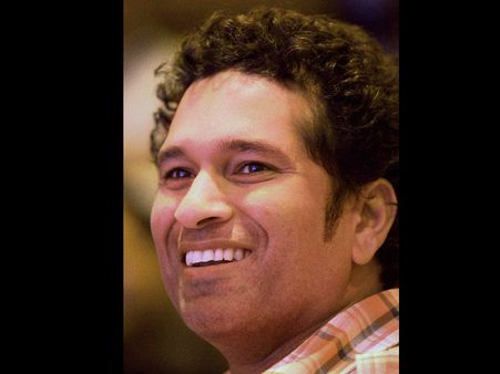 వాటర్ బిల్లు డీఫాల్టర్లలో టెండూల్కర్, బాల్ థాకరే