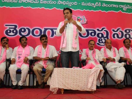 సిఎంకు రాజకీయ సన్యాసమే: కెటిఆర్, టి ఆగదు: హరీష్