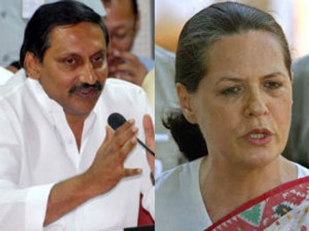 రెబల్ భారం కిరణ్‌పై, బుజ్జగింపు: టిపై కాంగ్ కోర్ కమిటీ