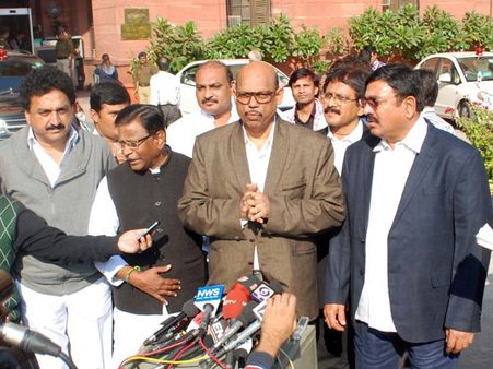 విభజన జరిగితే గుడ్‌బై: టిజి, రాష్ట్రపతితో భేటీ: శైలజా