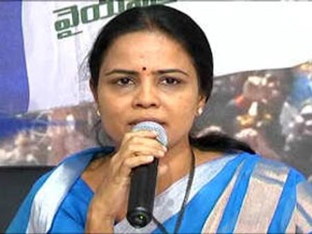 జగన్‌కు నచ్చనివారే, కృష్ణంరాజు ఓ కోవర్టు: శోభానాగిరెడ్డి