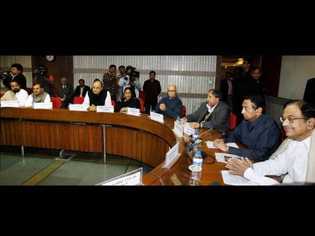 ఆల్ పార్టీలో 'టి' హీట్, వద్దే వద్దు: సుష్మాVsకమల్‌నాథ్