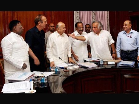 టిపై ముసిగిన జివోఎం కసరత్తు: 6న కేబినెట్ ముందుకు