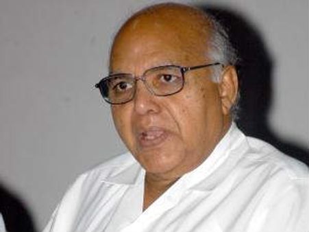 రామోజీరావుకు చుక్కెదురు: స్థలం ఖాళీకి ఆదేశాలు