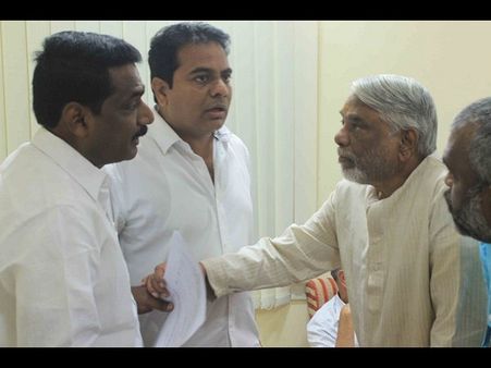 'చేయి' పట్టుకుని రాజ్యసభకు కెకె జంప్? (పిక్చర్స్)