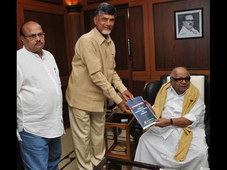 టి: చెన్నైలో బాబు చక్రం, షిండేకీ తప్పలేదు(పిక్చర్స్)