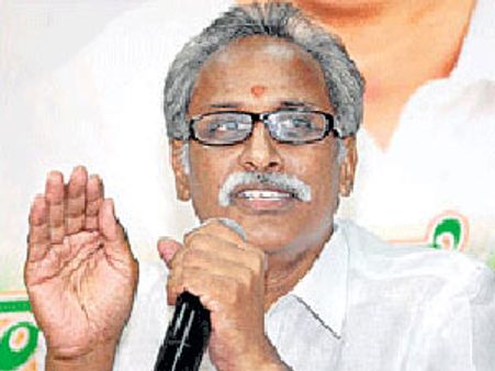 కెవిపికి అంటే ఎలా: దగ్గుబాటి ఢీ, పురంధేశ్వరిపై వివరణ