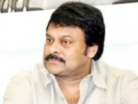 గో బ్యాక్: షాకిచ్చిన సమైక్యవాదులు, చిరు నినాదాలు