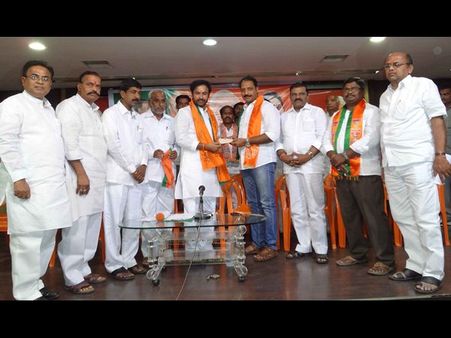 బిజెపిలోకి సీనియర్ జర్నలిస్టు శైలేష్ రెడ్డి (ఫొటోలు)