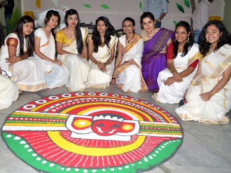 హైదరాబాద్‌లో కేరళ అమ్మాయిలా మజాకా (పిక్చర్స్)