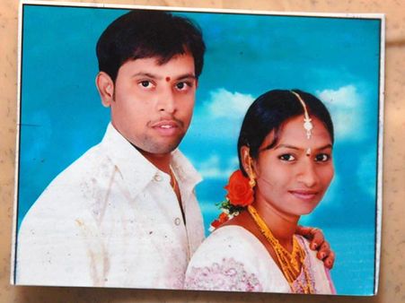 అప్పుల బాధతో లాడ్జీలో వ్యక్తి ఆత్మహత్య (ఫొటోలు)