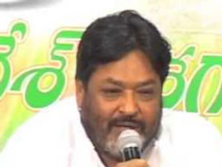 టి ప్రభుత్వంలో కిరణ్‌పై విచారణ: కాంగ్రెస్ ఎమ్మెల్సీలు