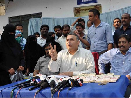 పాక్ గ్యాంగ్ లాటరీ మోసాలు: ముగ్గురి అరెస్ట్ (ఫొటోలు)