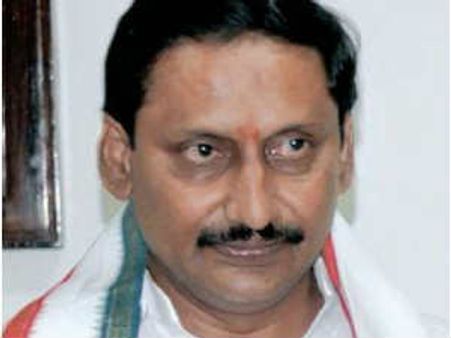 జగన్‌కు అవైనా ఉన్నాయి కానీ: కిరణ్‌పై కొండ్రు హెచ్చరిక