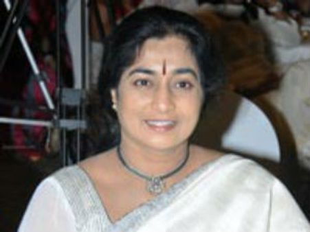 జగ్గారెడ్డిపై దామోదర భార్య నిప్పులు, సంగారెడ్డినుండి సై