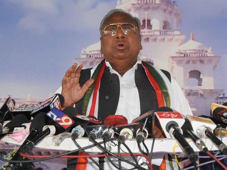 తిప్పుకున్నాడు: కిరణ్‌పై విహెచ్, ఏం చేద్దామని... డిగ్గీ