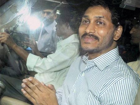 పశ్చిమ గోదావరి జిల్లాలో వైయస్ జగన్‌కు ఝలక్