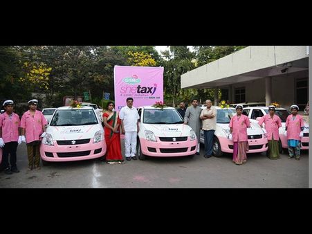 'షి' టాక్సీలో మేయర్ హంగామా, 2నెలలు నో (పిక్చర్స్)